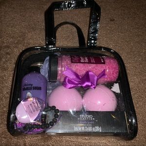 Full purple bath set.